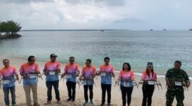 Direktur PT.KLTD dan Jajaran Pemkab Lamsel tengah bersiap tanam Terumbu Karang. Foto.Ist