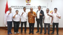 Ketua KONI Pusat Letnan Jenderal TNI (Purn.) Marciano Norman,bersama ketua Dan pengurus SIWO Pusat )ist)