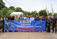 Wakil Bupati Lampung Selatan Syaiful Anwar lepas pengurus PWI Lampung Selatan ke Banten untuk mengikuti HPN 2026. (Foto.Ist)