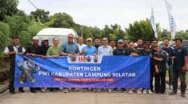 Wakil Bupati Lampung Selatan Syaiful Anwar lepas pengurus PWI Lampung Selatan ke Banten untuk mengikuti HPN 2026. (Foto.Ist)