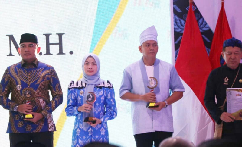 Poto: Bupati Serang Ratu Rachmatuzakiyah salah satu kepala Daerah yang  meraih Golden Award Anugerah SIWO PWI Pusat sebagai Bupati Peduli Olahraga.( IST).