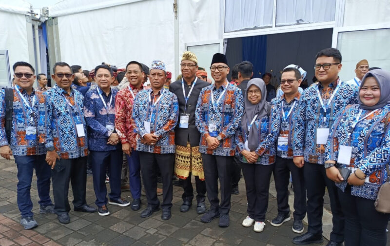 Poto: Gubernur Lampung bersama ketua PWI Wirahadikusumah dan pengurus PWI Lampung ( Dok PWI Lampung).