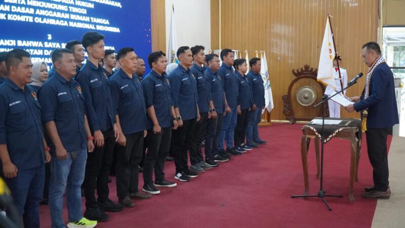 Poto Ketua KONI Lampung saat melantik pengurus KONI Way Kanan 