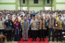 Poto bersama Rahmat Mirzani Djausal usai membuka kegiatan Sosialisasi Peluang Kerja Sektor Konstruksi Jepang bagi siswa/i SMA/SMK se-Provinsi Lampung ( dok Doskominfotik Prov Lampung).