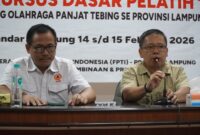 Poto: Wakil Ketua II KONI Provinsi Lampung, Riaagus Ria, membuka Kursus Dasar Pelatih Cabang Olahraga Panjat Tebing 
(DOK: KONI Lampung).