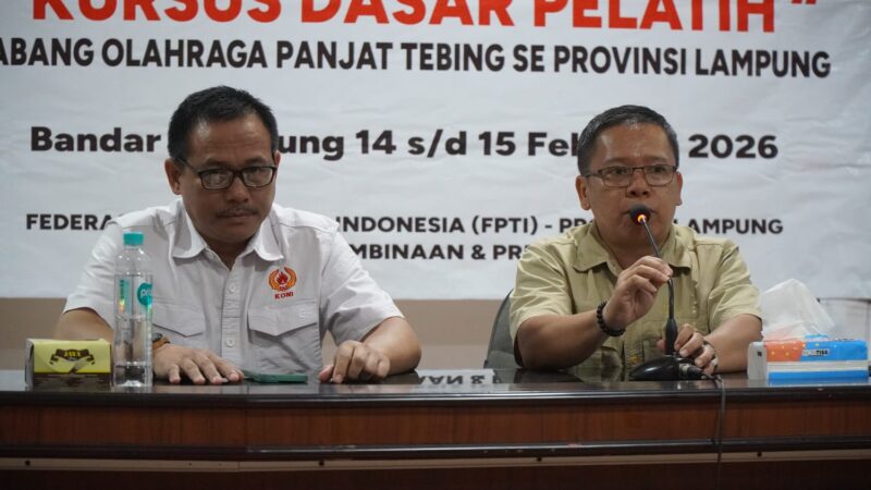 Poto: Wakil Ketua II KONI Provinsi Lampung, Riaagus Ria, membuka Kursus Dasar Pelatih Cabang Olahraga Panjat Tebing 
(DOK: KONI Lampung).
