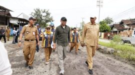 Poto: Gubernur Lampung tinjauan progres perbaikan jalan ( dok Kominfo Prov Lampung).