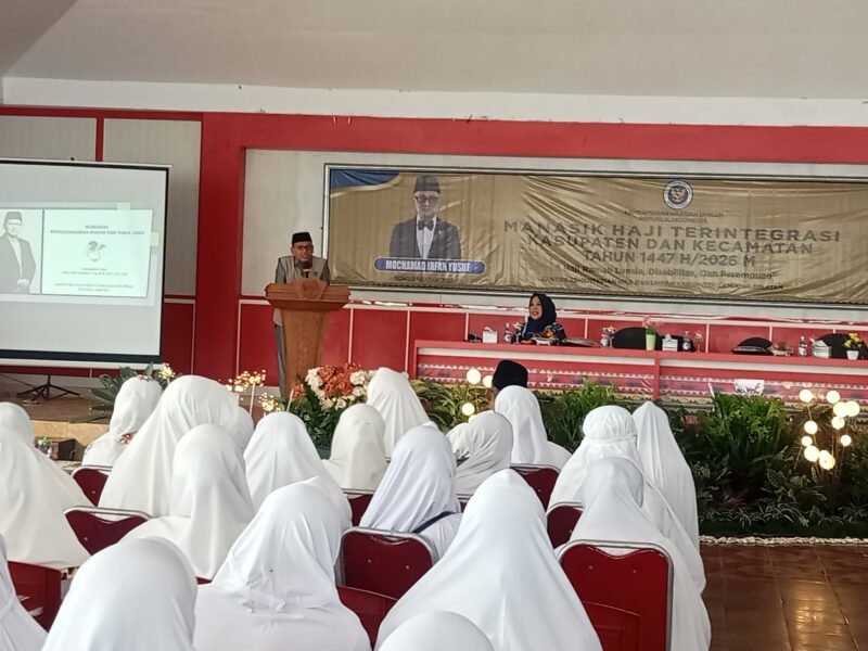 Para jamaah haji tengah mengikut manasik haji yang dilaksanakan Kantor Kementerian Haji dan Umrah Lampung Selatan, Selasa, 3 Februari 2026. (Foto.Juwantoro)