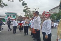 Bupati Lampung Selatan Radityo Egi Pratama serahkan SK Plt Kepala Dinas Pendidikan Lamsel kepada Syaifulloh. (Foto.Juwantoro)