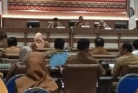 Asisten Bidang Pemerintahan dan Kesra Setdakab Lampung Selatan M.Darmawan pimpin rapat pembahasan safari Ramadhan. (Foto.Juwantoro)