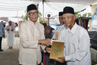 Poto: Gubernur lampung serahkan bantuan pembangunan mesjid dan santunan Anak yatim ( dok Diskominfo Prov Lampung).