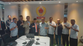 Poto: Ketua KONI Lampung dan jajaran usai menyerahkan berkas persyaratan administrasi kepada Komite Olahraga Nasional Indonesia (KONI) Pusat 
(Dok KONI Lampung).