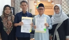 Poto: Edy Firnadi dan Anton cermana bersama Istri (ist)