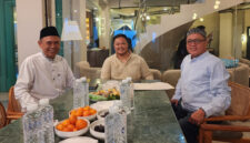 Poto: Ketua KONI Lampung Taufik Hidayat bersama Ketua Pobsi Taufan Aditya Irana dan Sekretaris Hari (ist