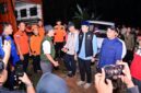 Poto: Bupati Lamsel saat meninjau kondisi banjir di wilayah Kecamatan Jati Agung 
(dok diskominfo Lamsel)