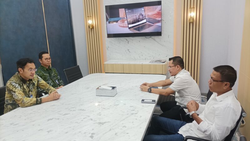 Poto: Ketua PWI Lampung Sekretaris saat kunjungan di Kantor BRI, yang di terima langsung memimpin Bank Rakyat Indonesia (BRI) Region 5 Bandar Lampung. (Ist)