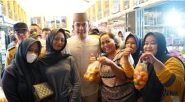 Poto: Bupati lamsel saat sidak harga sembako di pasar Natar ( dok Diskominfo)