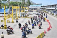 Para pemudik menggunakan sepeda motor hendak menyerang ke Pulau Jawa. (Foto.Dok.Humas ASDP Bakauheni)