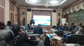 General Manager PT.ASDP Indonesia Ferry Cabang Bakauheni Partogi Samba tengah menjelaskan persiapan angkutan labaran tahun 2026. (Foto.Juwantoro)