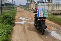 Oto: Tampak sejumlah tuas jalan masih dalam kondisi memprihatinkan di Kota Metro (ist).