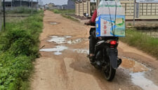 Oto: Tampak sejumlah tuas jalan masih dalam kondisi memprihatinkan di Kota Metro (ist).