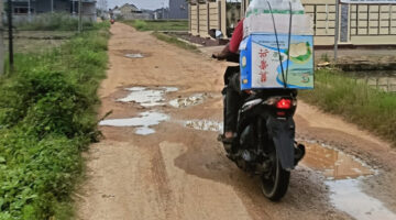 Oto: Tampak sejumlah tuas jalan masih dalam kondisi memprihatinkan di Kota Metro (ist).