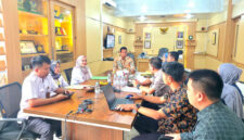 Poto: Kepala.Kantor Pertanahan Lamsel saat rakor Bersama bersama Satuan Kerja Pengadaan Jalan Tol Wilayah II (ist)