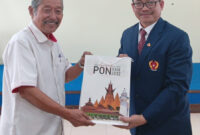 Poto: Waka II KONI Lampung Riagus Ria, bersama tim TPP KONI pusat Bp Eman Husmusi (dok KONI Lampung).