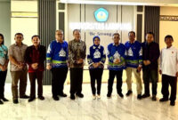 Poto: ketua KONI Lampung Taufik Hidayat dengan Rektor Unila, Lusmeilia Afriani, dan jajaran usai Udiensi (dok KONI Lpg).