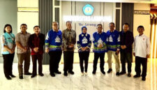 Poto: ketua KONI Lampung Taufik Hidayat dengan Rektor Unila, Lusmeilia Afriani, dan jajaran usai Udiensi (dok KONI Lpg).