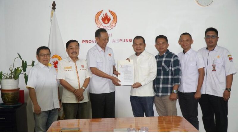 Ketua KONI serahkan SK kepengurusan KONI Kabupaten Mesuji masa bakti 2026–2030 (dok KONI Lampung)