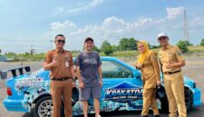 Kepala Dinas PU - PR Lamsel Syafrizal dan Asisten Ekobang Tri Umaryani tengah foto bersama usai meninjau lokasi yang akan digunakan kegiatan IDS.