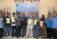 Poto: warga Desa Tanjung Baru, Kecamatan Merbau Mataram menerima Sertifikat program Pendaftaran Tanah Sistematis Lengkap dari Program kantor pertanahan Lamsel ( ist)