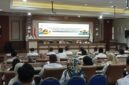 Plt Kepala Diskominfo Lamsel Hendry Kurniawan tengah memberikan informasi terkait optimalisasi pengelolaan media sosial. (Foto.Juwantoro)