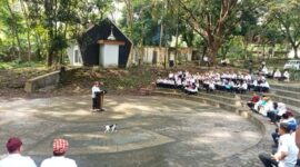 Sekda Kabupaten Lampung Selatan Supriyanto tengah memberikan sambutan dalam kegiatan pelantikan pejabat. (Foto.Juwantoro)