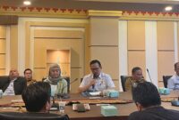 Wakil Ketua Umum II KONI Lampung, Riagus Ria,pimpin rapat pembahasan prasarana Olahrag di Lampung  (dok KONI Lampung)