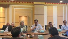 Wakil Ketua Umum II KONI Lampung, Riagus Ria,pimpin rapat pembahasan prasarana Olahrag di Lampung (dok KONI Lampung)