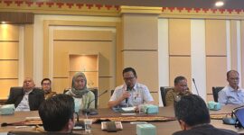 Wakil Ketua Umum II KONI Lampung, Riagus Ria,pimpin rapat pembahasan prasarana Olahrag di Lampung  (dok KONI Lampung)