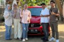 Poto: Ouner Sanggar Beach serahkan mobil pengantin pengunjung yang hilang di parkiran ( ist)
