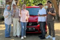 Poto: Ouner Sanggar Beach serahkan mobil pengantin pengunjung yang hilang di parkiran ( ist)