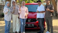 Poto: Ouner Sanggar Beach serahkan mobil pengantin pengunjung yang hilang di parkiran ( ist)