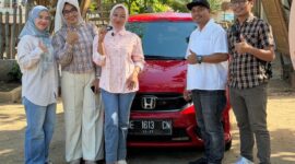 Poto: Ouner Sanggar Beach serahkan mobil pengantin pengunjung yang hilang di parkiran ( ist)