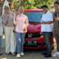 Poto: Ouner Sanggar Beach serahkan mobil pengantin pengunjung yang hilang di parkiran ( ist)