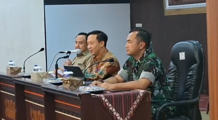 Poto: Sekretaris Daerah Provinsi Lampung, Marindo Kurniawan merima audiensi warga (ist)