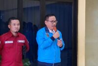 Poto: Wakil Ketua Umum II KONI Lampung, Riagus Ria saat melepas kontingen Kontingen karate Lampung (ist).