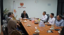 Poto: Ketua KONI lampung taufik Hidayat saat audiensi dengan PWI lampung yang di pimpin Keiua PWI Wirahadikusumah ( ist).