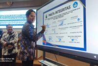Bupati Lampung Selatan Radityo Egi Pratama Tandatangani fakta Integritas dalam SPMB. (Foto.Ist)