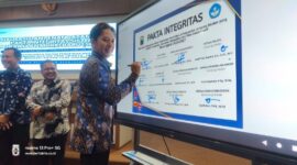 Bupati Lampung Selatan Radityo Egi Pratama Tandatangani fakta Integritas dalam SPMB. (Foto.Ist)