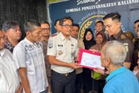 Poto: Usai Kesepakatan damai antara PTPN I Regional 7 dan Mujiran kalapas Kalianda Benaskan Mujiran (ist).