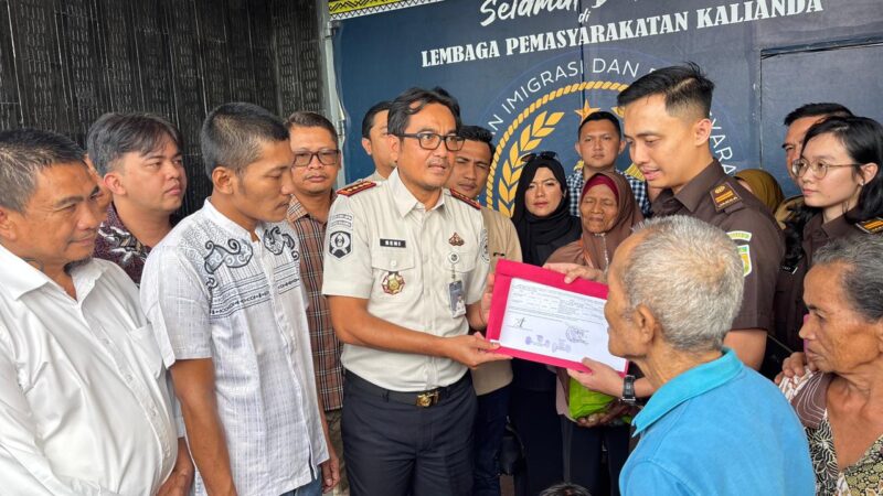 Poto: Usai Kesepakatan damai antara PTPN I Regional 7 dan Mujiran kalapas Kalianda Benaskan Mujiran (ist).